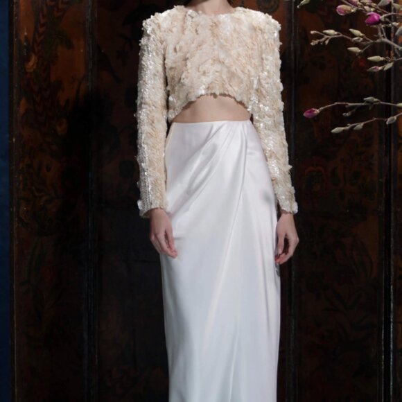 Markarian White Silk Top & Skirt Set (Spring/Summer + Autumn 2023) - Picture 5 of 7